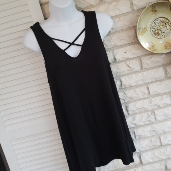 Old Navy Tops - Criss cross tank top